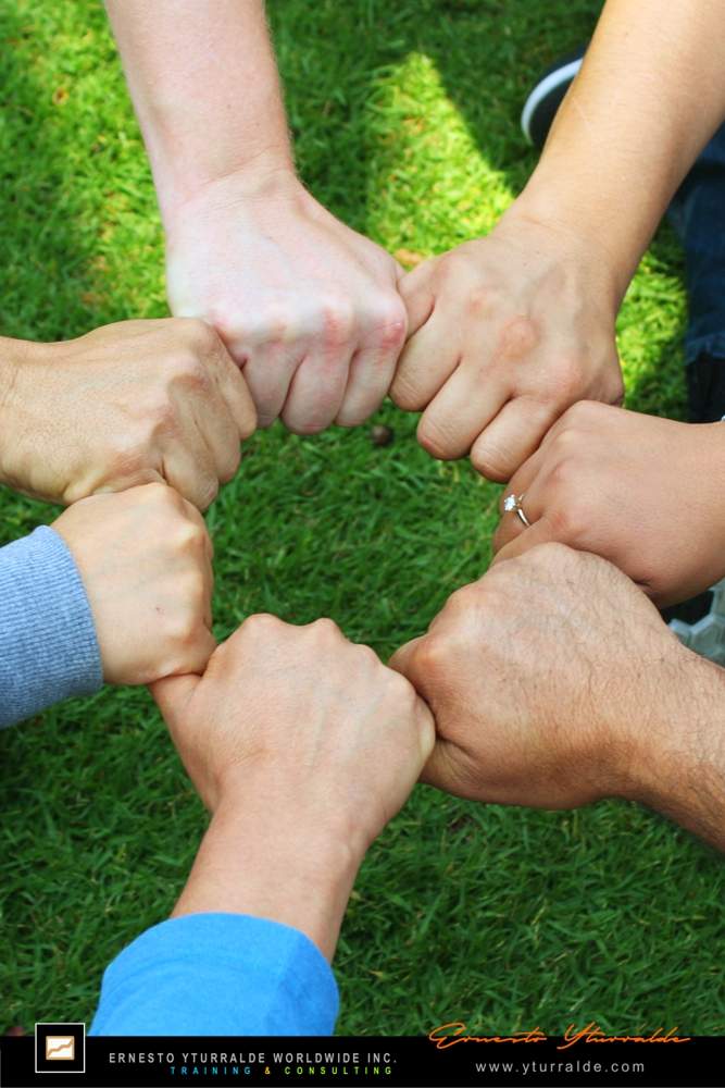 Team Building Group con talleres de cuerdas para desarrollar equipos de alto rendimiento en organizaciones