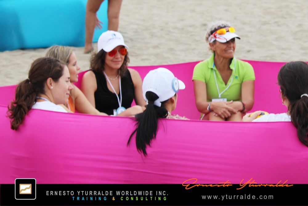 Team Building Group LATAM desarrollando desafíos colaborativos que fortalecen equipos