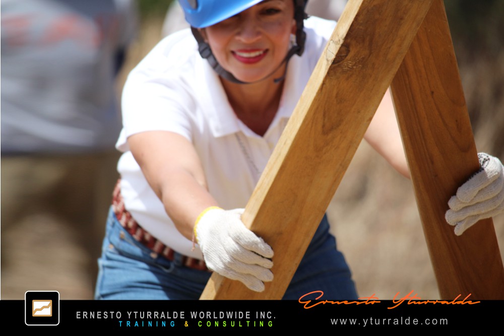 Team Building Group LATAM | Taller de Cuerdas Bajas enfocado en la construcción de confianza y colaboración