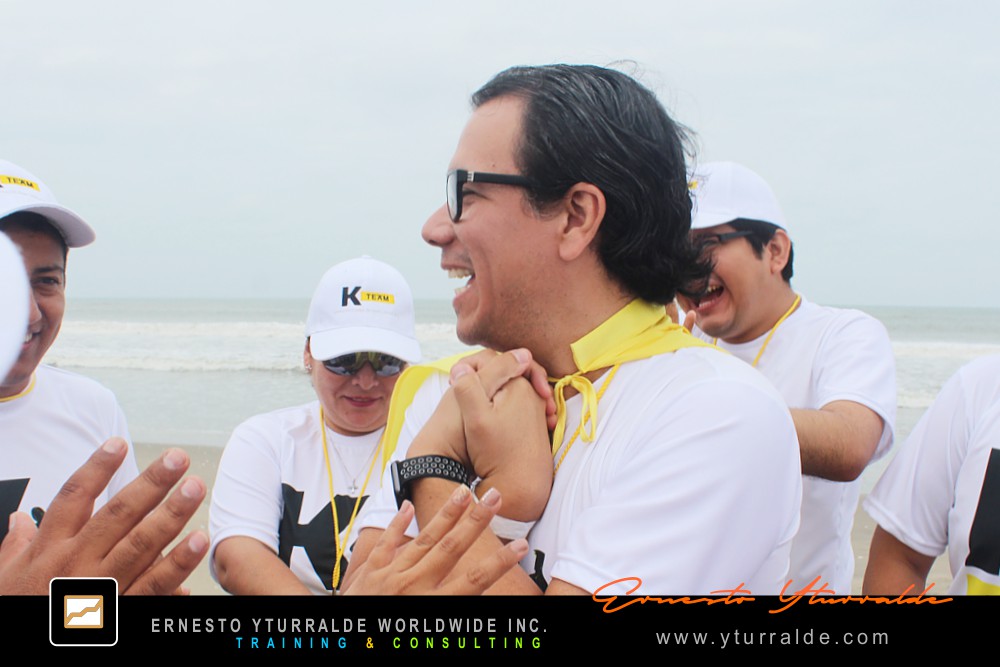 Team Building Group LATAM | Talleres vivenciales de Cuerdas Bajas orientados a resultados y cohesión